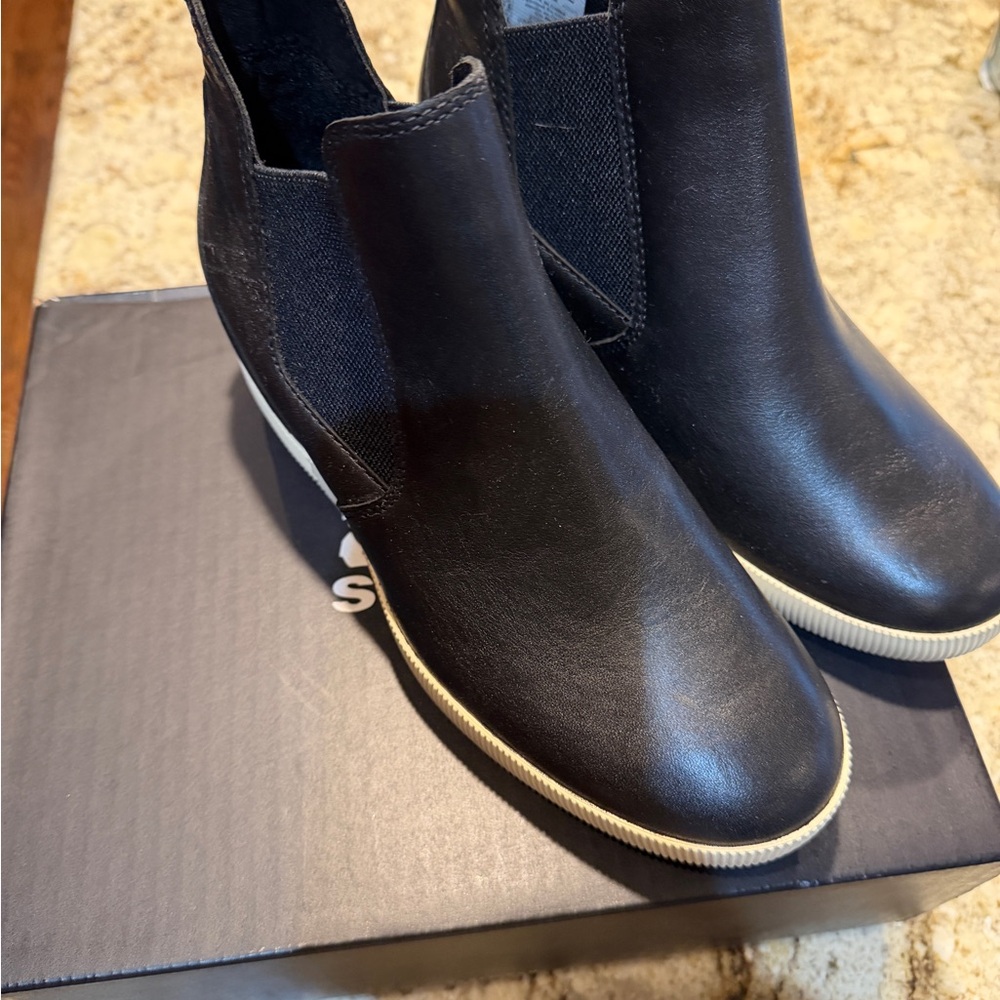 Sorel Black Leather Slip-On Sneakers - Picture 2 of 6